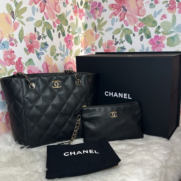 💯Authentic Chanel Quilted Shopping Bag PM Size- Good As New 🍀 - Picture 14 of 17